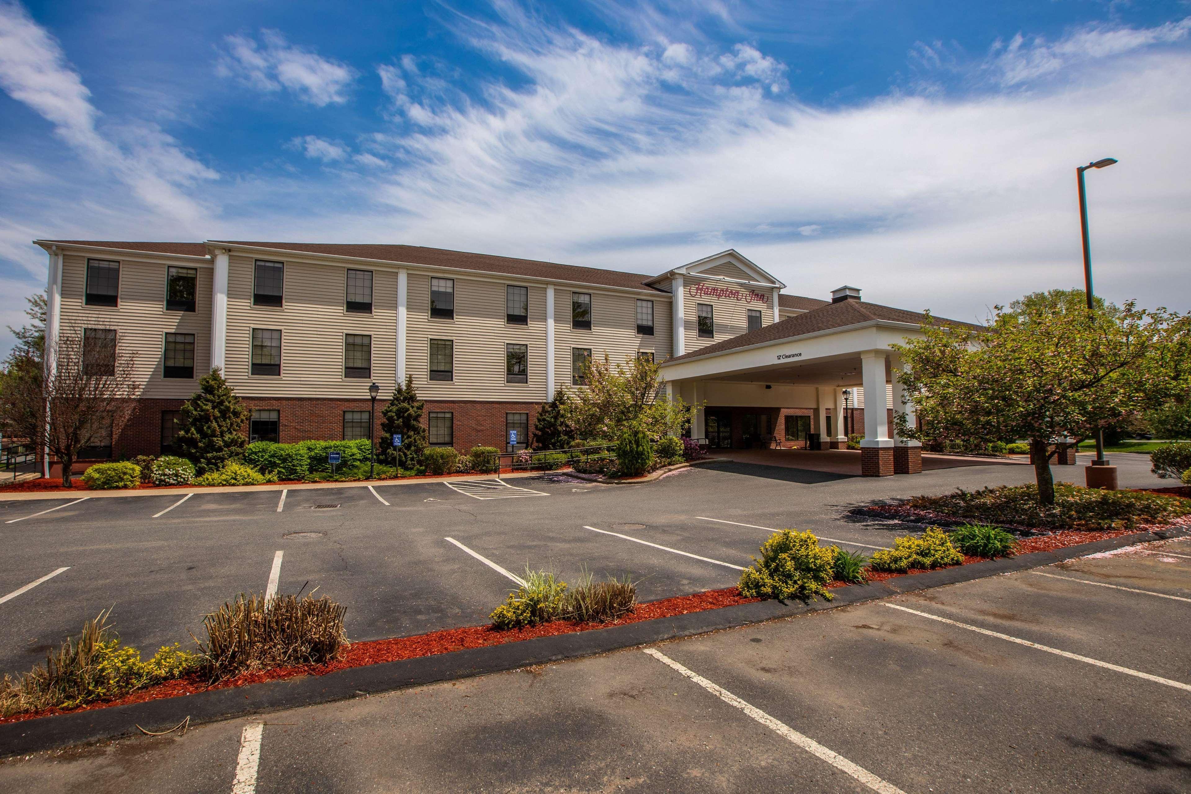 Hampton Inn Hadley-Amherst Area Exteriör bild