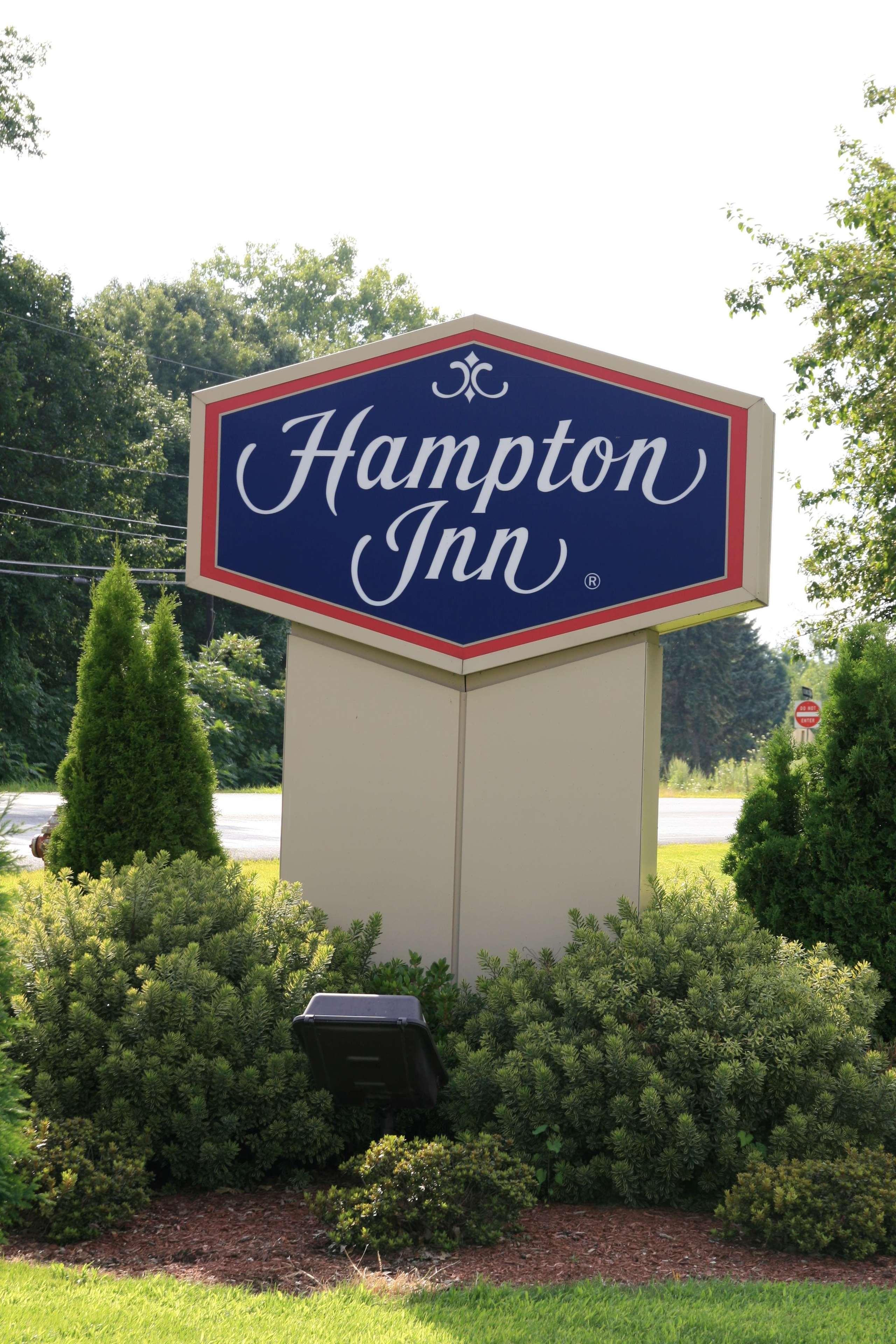 Hampton Inn Hadley-Amherst Area Exteriör bild